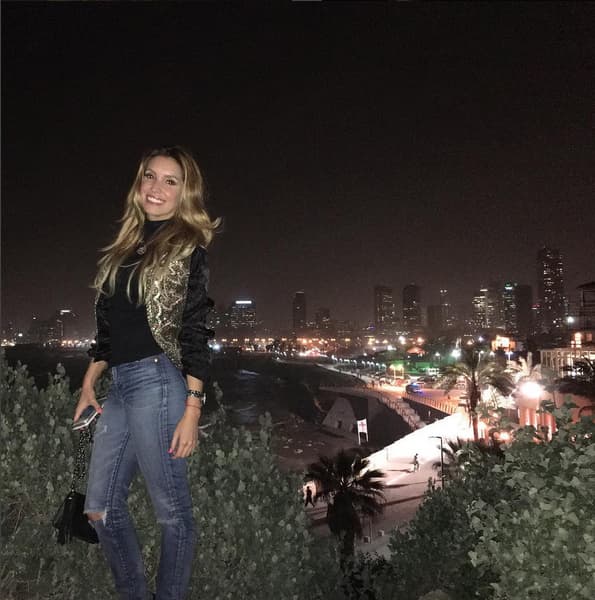 La publicación recalcó que la actriz le encanta y es todo un caballero con ella. Al parecer la está conquistando.