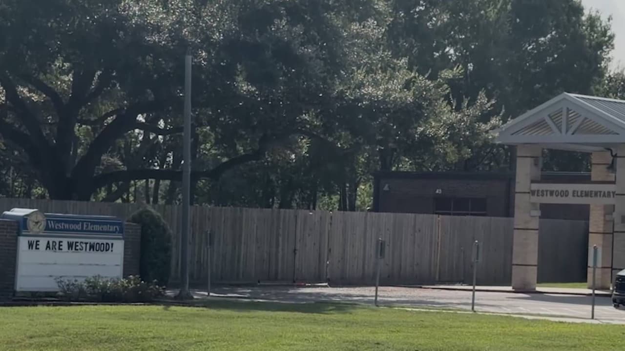 Hallazgo de moho y humedad retrasa el inicio de clases en una primaria del Friendswood ISD