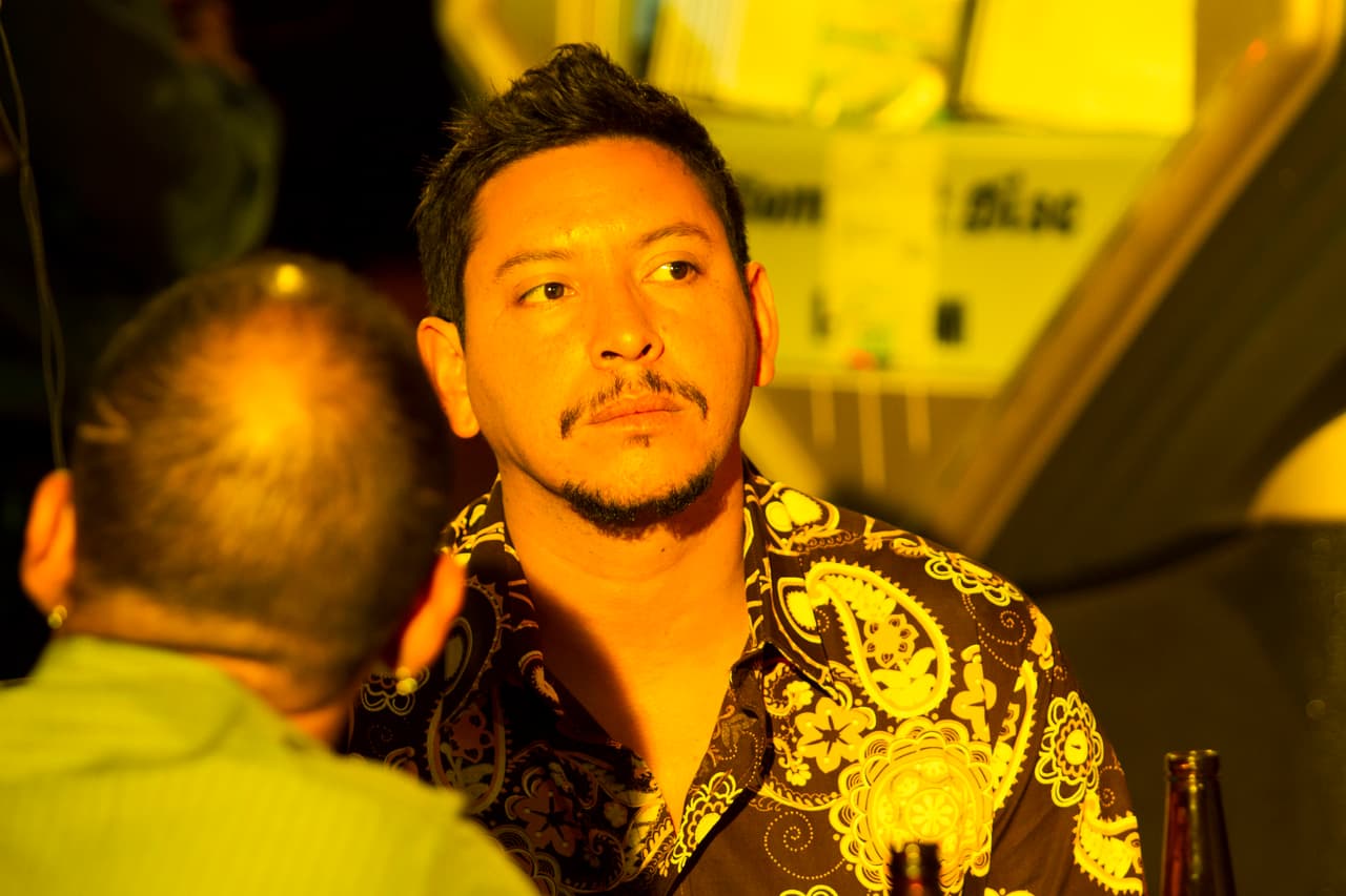 Salvador siguió las órdenes de Óscar y buscó la forma de eliminarla.