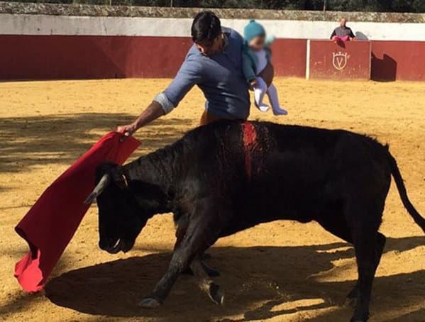 La polémica foto del torero español Francisco Rivera