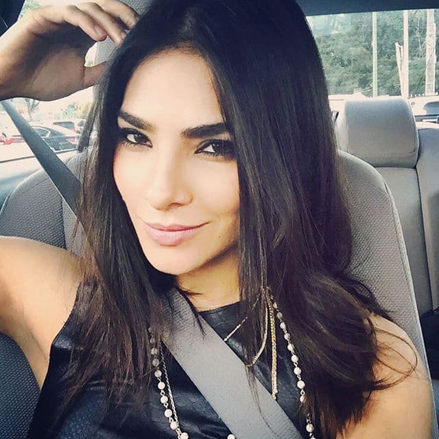 Ella continúa con un estilo muy peculiar en el makeup.