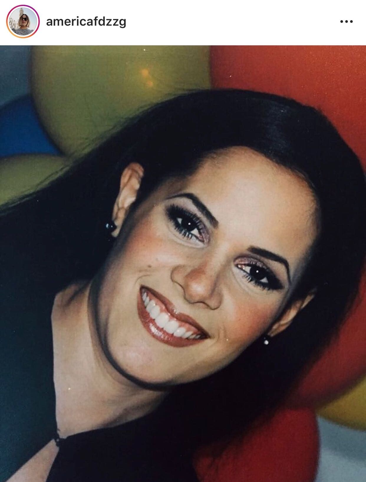 Agregó que está muy conforme con la decisión que tomó y dijo que las parejas que ha tenido después de su matrimonio con el hijo de 
<b><a href="https://www.univision.com/famosos/el-potrillo-valora-a-la-familia-como-lo-unico-que-necesita-tras-la-emotiva-noche-con-su-padre-e-hijo-en-latin-grammy-fotos" target="_blank">Vicente Fernández</a>, </b>la han apoyado.
<br>