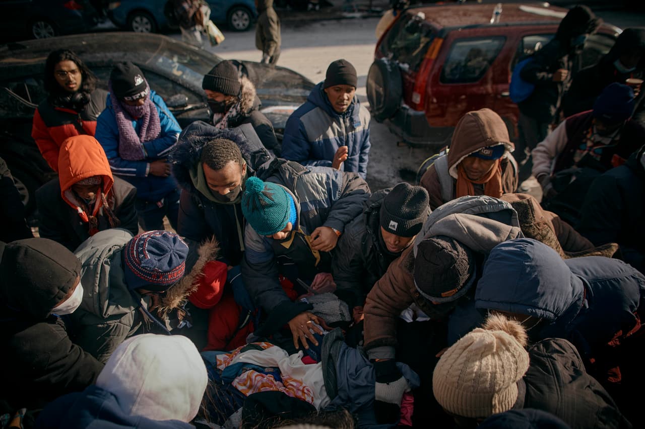 Sin importar el país de origen se entregan alimentos, bebidas y ropa.
