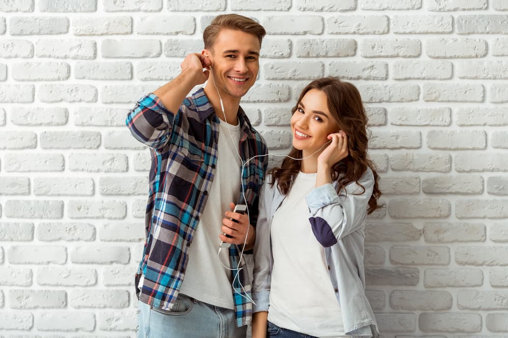 <b>CÁNCER CON CÁNCER</b>
<br>Es un territorio un tanto delicado, porque así como dos Cáncer pueden entenderse y comprenderse fácilmente, pues comparten una personalidad muy cariñosa, y el amor al hogar y a la familia, ambos son muy, muy sensibles.