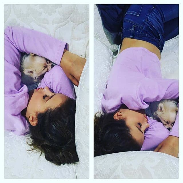 Y al parecer lo logró porque Paulina la lleva para todos lados con ella. ´Así la vida entre escena y escena jaja´comentó en esta foto.