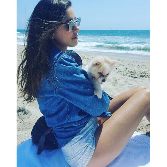 Su productora se la regaló con la finalidad de hacerla muy feliz.