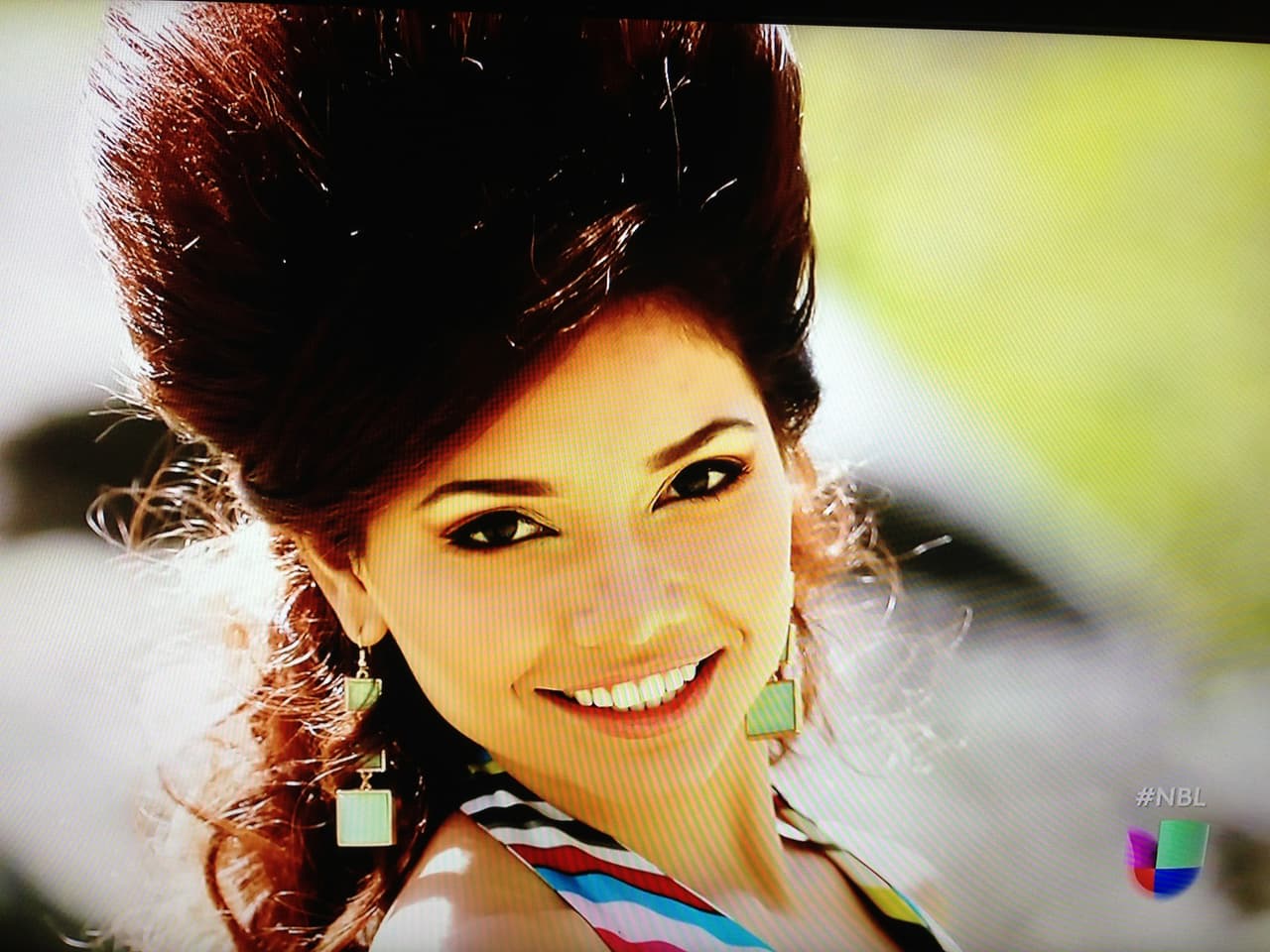 La mexicana de 24 años logró llegar a la gran final de la séptima temporada, de su participación recuerda ser la calladita del grupo. Regresa a NBL VIP porque se quedó con las ganas de haber dado el 100%. Ahora se deselvuelve mejor y se siente mucho más segura de sus talentos y capacidades. Quiere ser productora de TV, escritora y actriz. Es triatleta y bloguera.