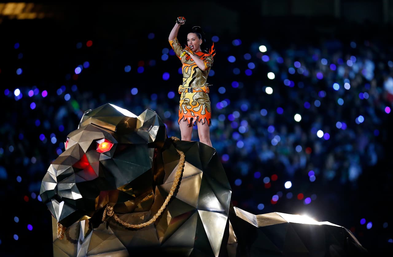 La cantante estadounidense y el actor británico pusieron mensajes en sus fotos, ella colocó "full bloom” (En pleno florecimiento) jugando un poco con el apellido del icónico actor de ‘El señor de los anillos’ y 'Lifetimes'.
<br>