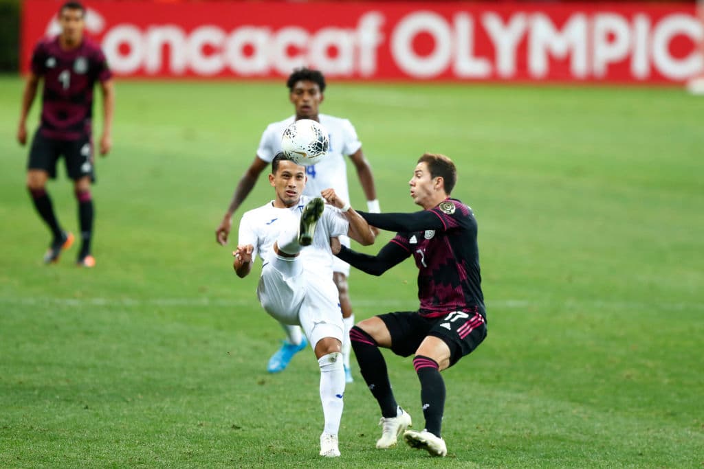México tiene que venir de atrás para empatar el partido, mandar el juego al alargue y terminar ganado el título en la tanda de penaltis. José Juan Macías fue el encargado de empatar el partido al minuto 80.