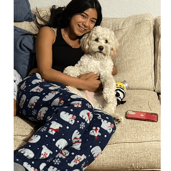 Jennifer Rodríguez no lo pensó dos veces, así posó con su hermosa mascota, Hunter.