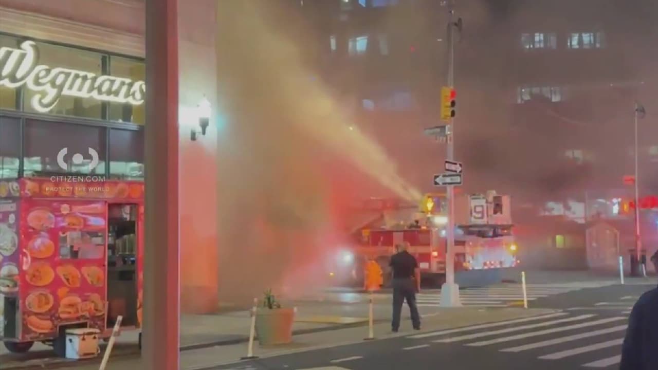 Incendio en el metro Astor Place deja cerca de 12 heridos y provoca retrasos en líneas 4 y 6