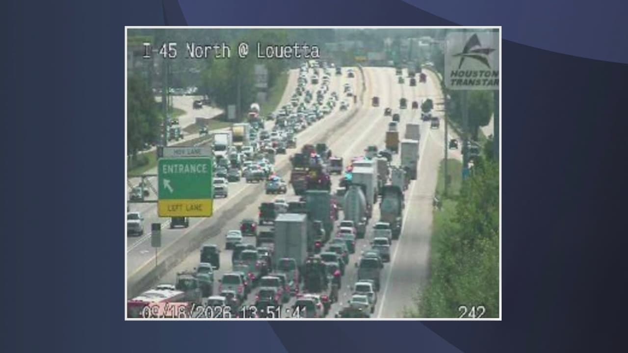 Estudiante de 16 años resulta gravemente herido tras ser atropellado al cruzar la North Freeway
