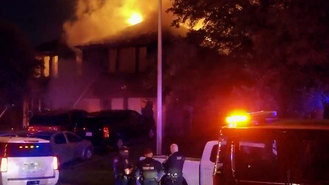 Un adulto alertó al resto de la familia sobre el humo y el padre logró ayudar a los niños para que salieran a salvo.