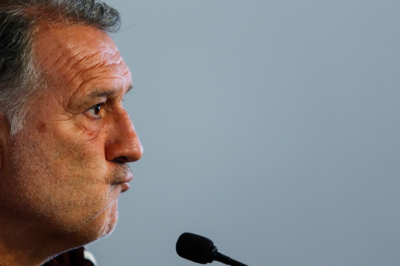 Los gestos del argentino Gerardo Martino como nuevo técnico de México en medio de sus primeros entrenamientos muestran su situación en medio de la ilusión, alegría e incluso la expectativa.