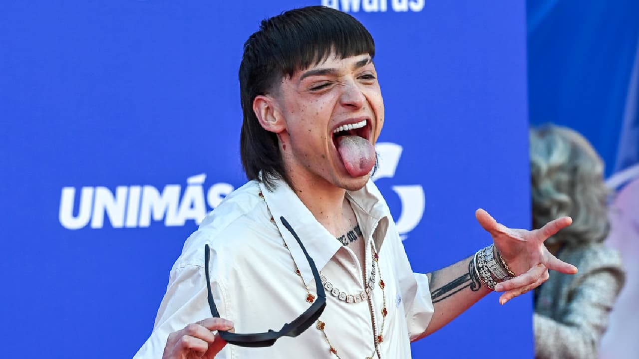 ¿Cuánto cobra Peso Pluma por concierto? Un cantante está indignado por el costo