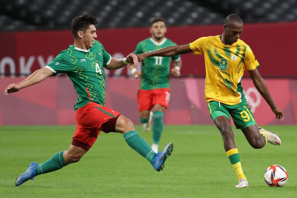 México lo logra y derrota a Sudáfrica 3-0 en el último partido de grupo y logra su calificación a Cuartos de Final en los Juegos Olímpicos de Tokyo 2020. Romo, Alexis Vega y Henry Martin fueron los encargados de darle la victoria al Tri con sus anotaciones. La escuadra tricolor enfrentará a República de Corea en la siguiente fase.