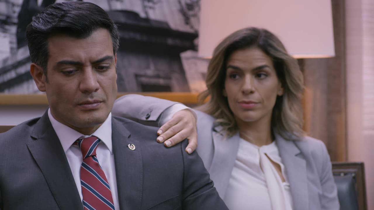 Ahora ha comenzado a sentirse triste por la lejanía de Carlos y se ha mostrado fría con él como reproche.