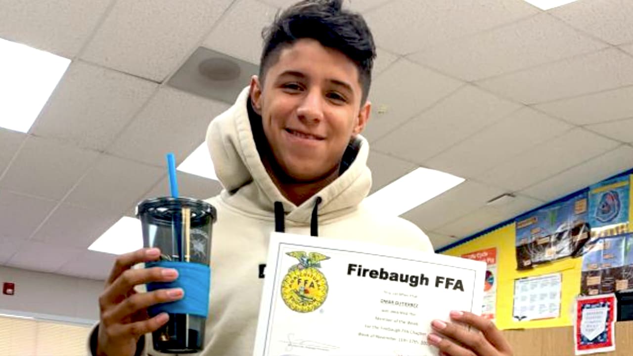 Estudiante del condado de Fresno muere tras caerle un automóvil encima