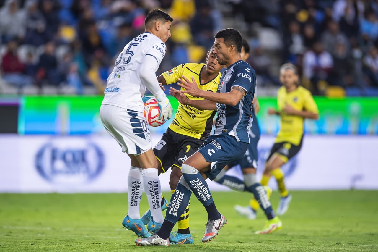 Pachuca rescató un punto en tiempo de compensación y le arrebató a Mazatlán su primer triunfo de la temporada.