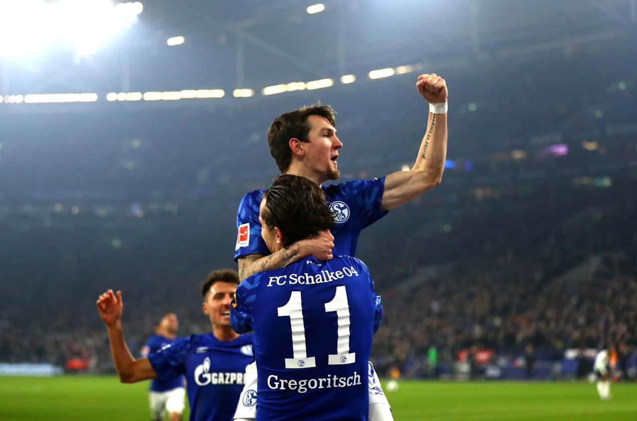 Suat Serdar (48’) y Michael Gregoritsch (58’) anotaron los goles para la victoria de los locales.