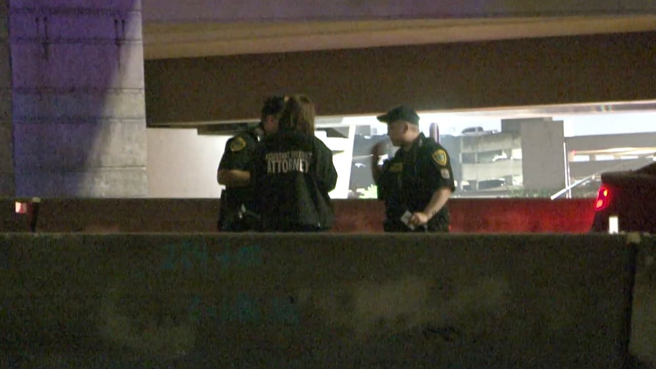 Una oficial estaba dentro de la patrulla cuando ocurrió el choque y resultó herida. Se presume que el conductor viajaba bajo influencias del alcohol.