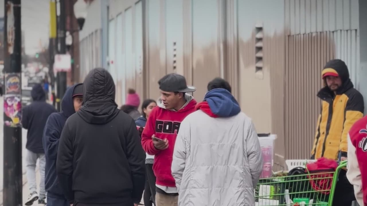 Migrantes serán desalojados de refugios este domingo: ¿Quiénes se van y quiénes se quedan? Esto dijo la ciudad