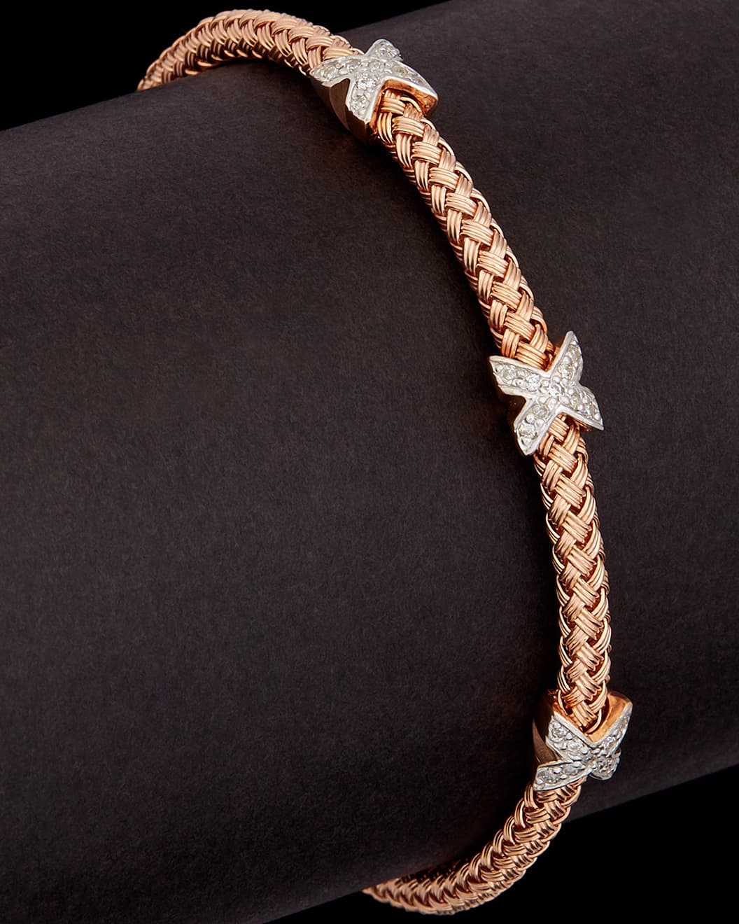 <h3 class="cms-h3-H3"><b>Bangle Meshmerize con diamantes</b></h3>
<br>Estamos a 1 mes de San Valentín y este es un regalo perfecto para las mujeres. Este bangle de plata esterlina con baño de oro de 18 quilates y diamantes de .25 quilates puede ser tuyo ahorrando 90% del precio original. Da clic aquí 
<a href="http://www.despiertaamerica.com/ofertas">despiertaamerica.com/ofertas</a> y obtén el tuyo por tan solo $99.99.
<br>