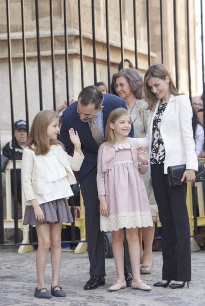 En otro país tenemos a otra madre de la nobleza, la reina Letizia de España, quien tiene a las princesas Leonor y Sofía.