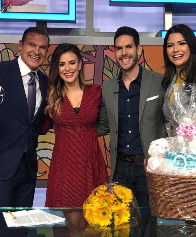 Carolina también es parte de la familia de Despierta América, pues desde hace años colabora en la sección de noticias del programa.
<br>