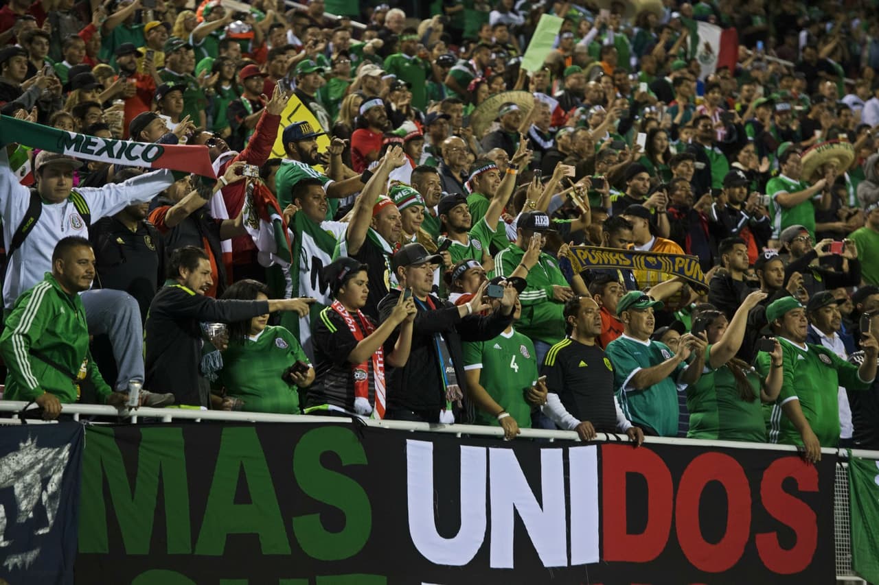 El Sam Boyd Stadium se llenó para el partido entre México e Islandia.