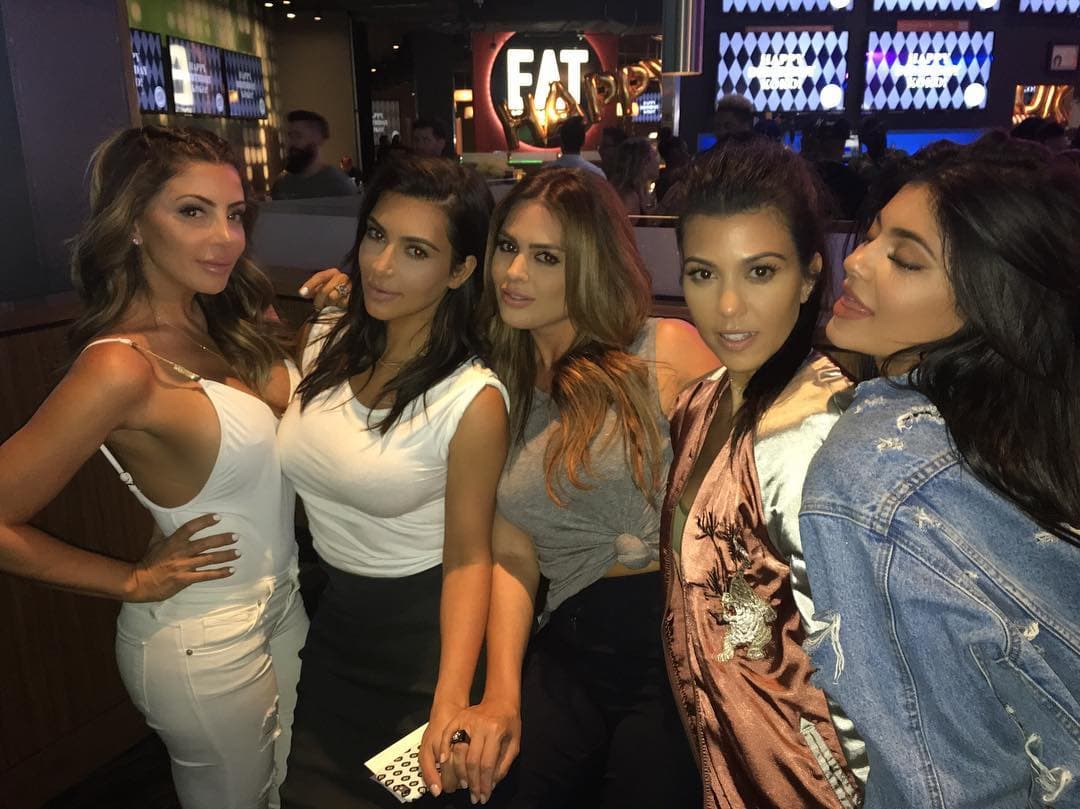 Khloé Kardashian celebró su cumpleaños 32 a lo grande.