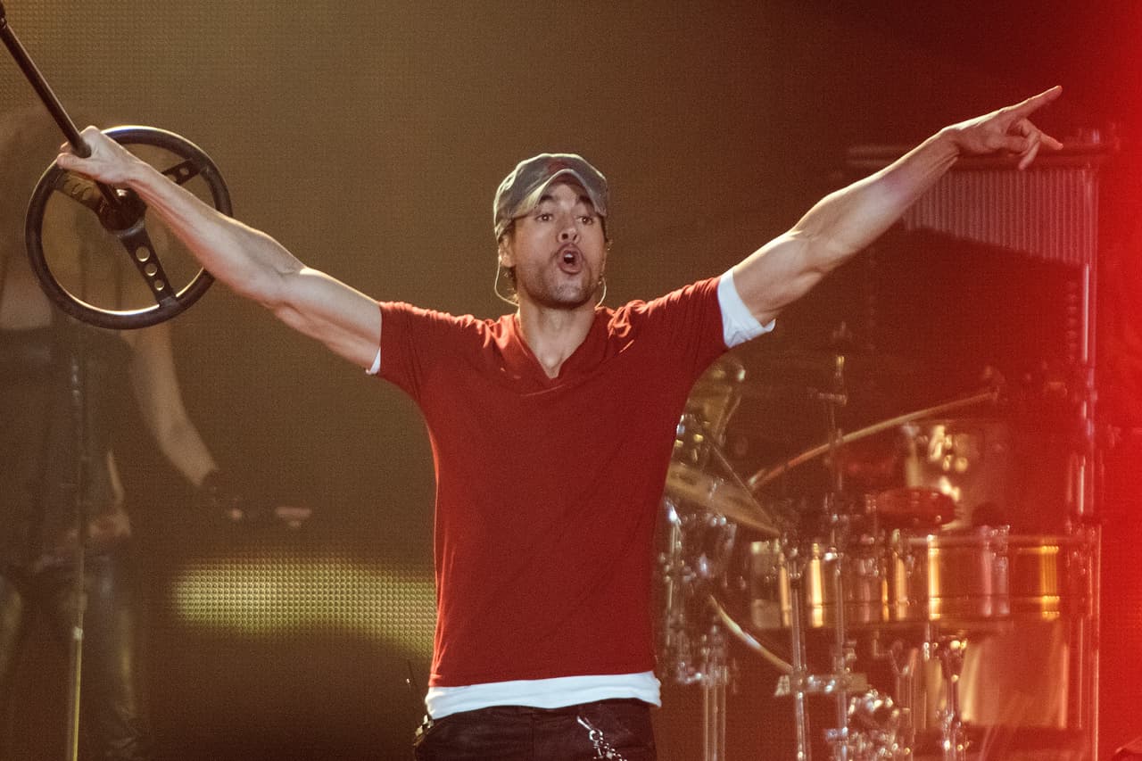 Enrique Iglesias está en la mira, ahora quieren lincharlo a él y a todo su equipo en Sri Lanka, tras ofrecer un show de su más reciente tour en ese país...