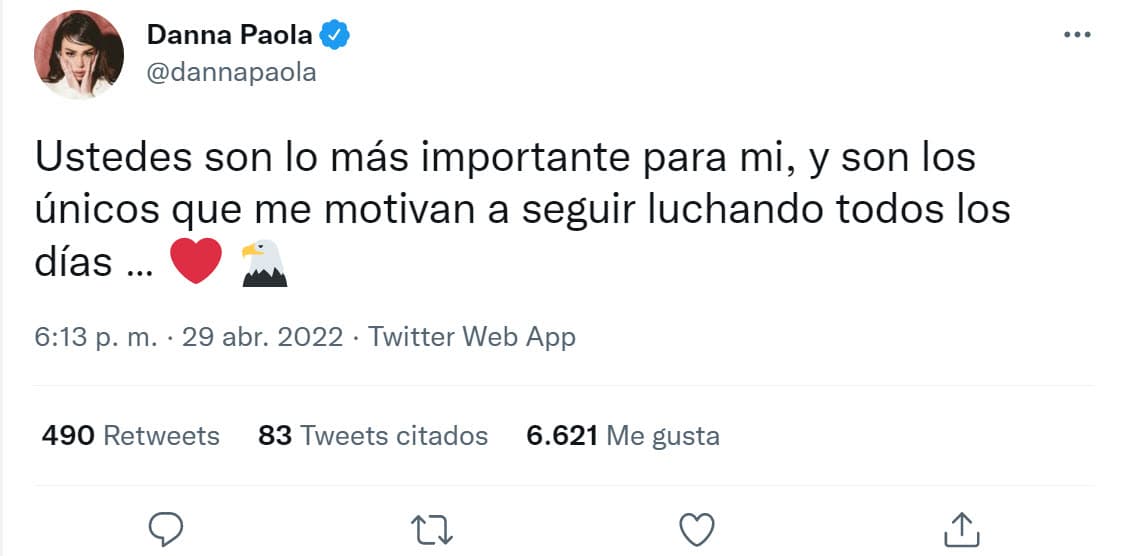 Pero después compartió este otro en el que hizo saber a sus fans que ellos "son lo más importante" para ella. Uno de los emoticonos con los que acompañó el mensaje fue el de una águila, que según le contestó a un fan, significa su "libertad". 
<br>