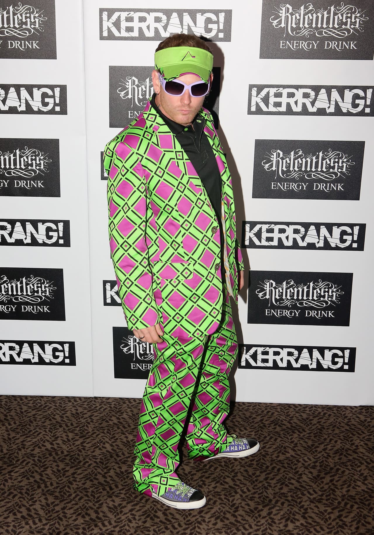 Es imposible que no se nos venga a la cabeza un papel tapiz cuando vemos el traje de Corey Taylor.