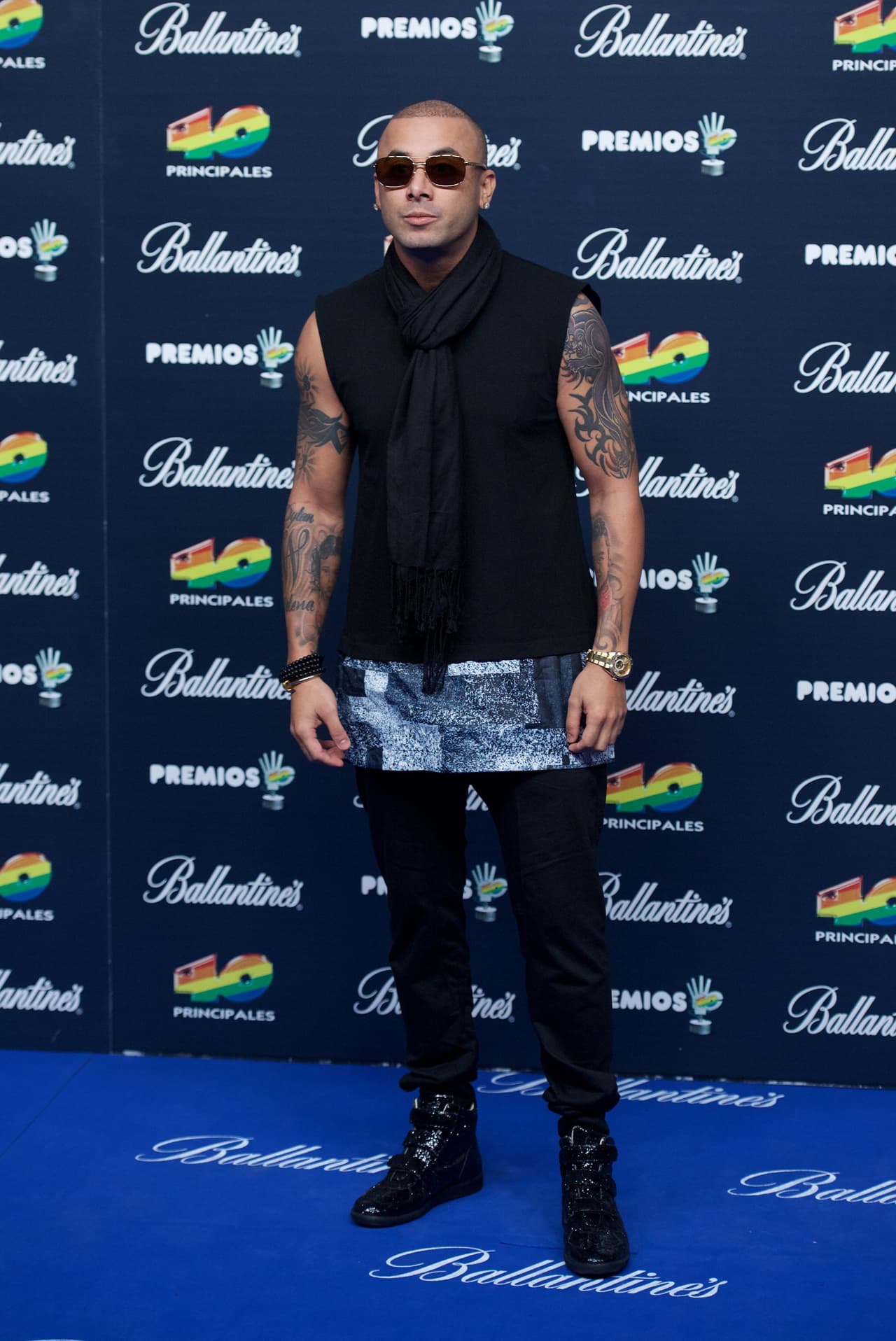 Algunas de las combinaciones de Wisin hubieran sido un éxito, de haber omitido algunas prendas.