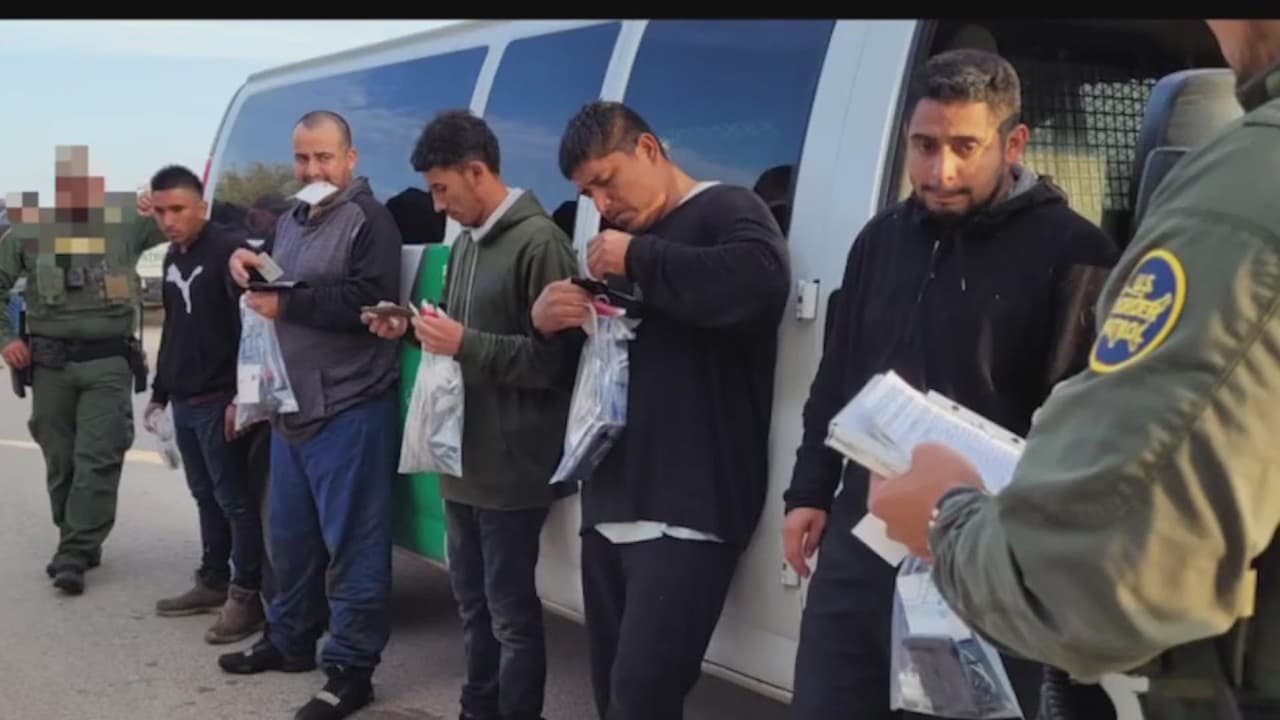 Menor de 15 años fue arrestado al conducir un vehículo que llevaba siete inmigrantes indocumentados