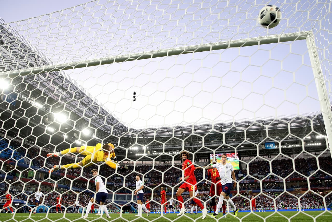 Pisó la pelota, enganchó y de pierna izquierda colgó la pelota en el ángulo del arco de Pickford.