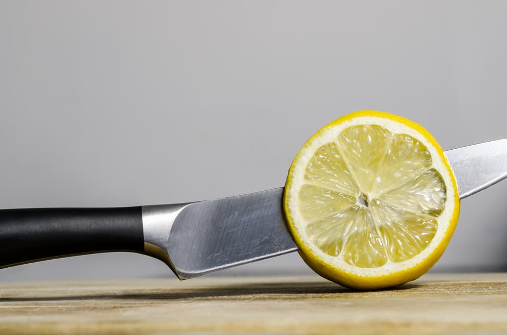 1 limón y 1 cuchillo.
<br>