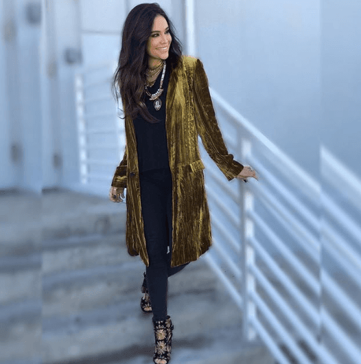 Karla Martínez le dio la bienvenida al fin de semana con esta foto de su look del día 'soltándose el pelo'. Nuestra conductora bromeó con sus seguidores al asegurar que: "a mí que me creció de un día para otro".