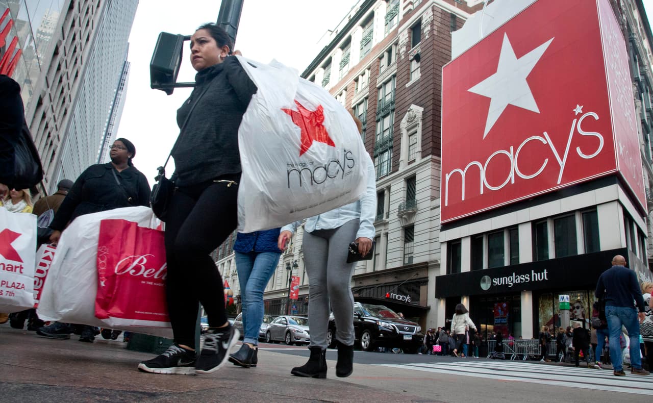 <b>Macy’s.</b> El día de Acción de Gracias abre de 5 PM a 2 AM. En el Black Friday abre de 6 AM a 10 PM.