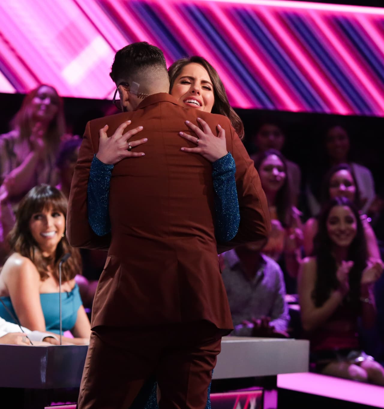 Jomari la recibió en la competencia con un abrazo.