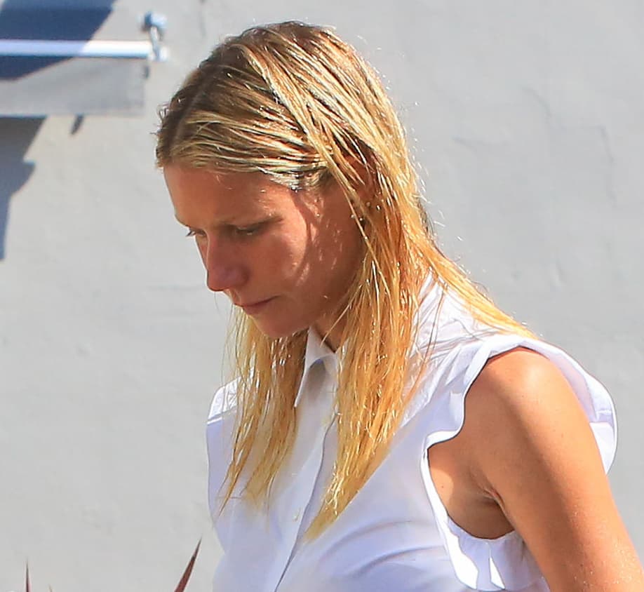 La famosa llegó con la cara lavada y recién bañadita a un día de trabajo en un estudio de cine.