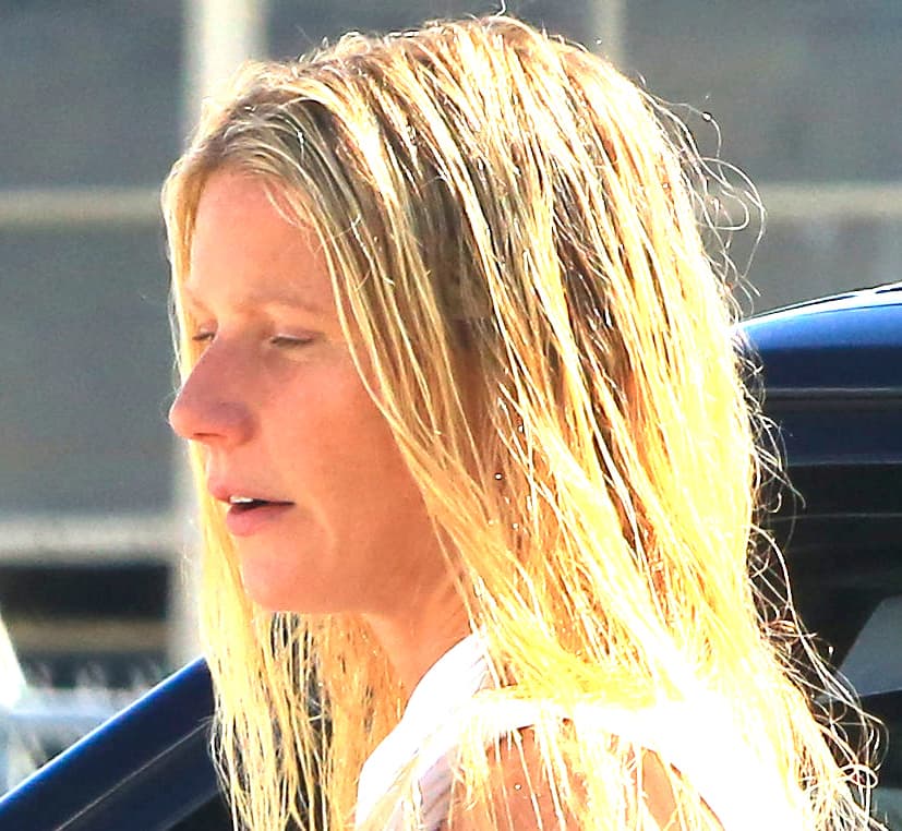 La famosa llegó con la cara lavada y recién bañadita a un día de trabajo en un estudio de cine.