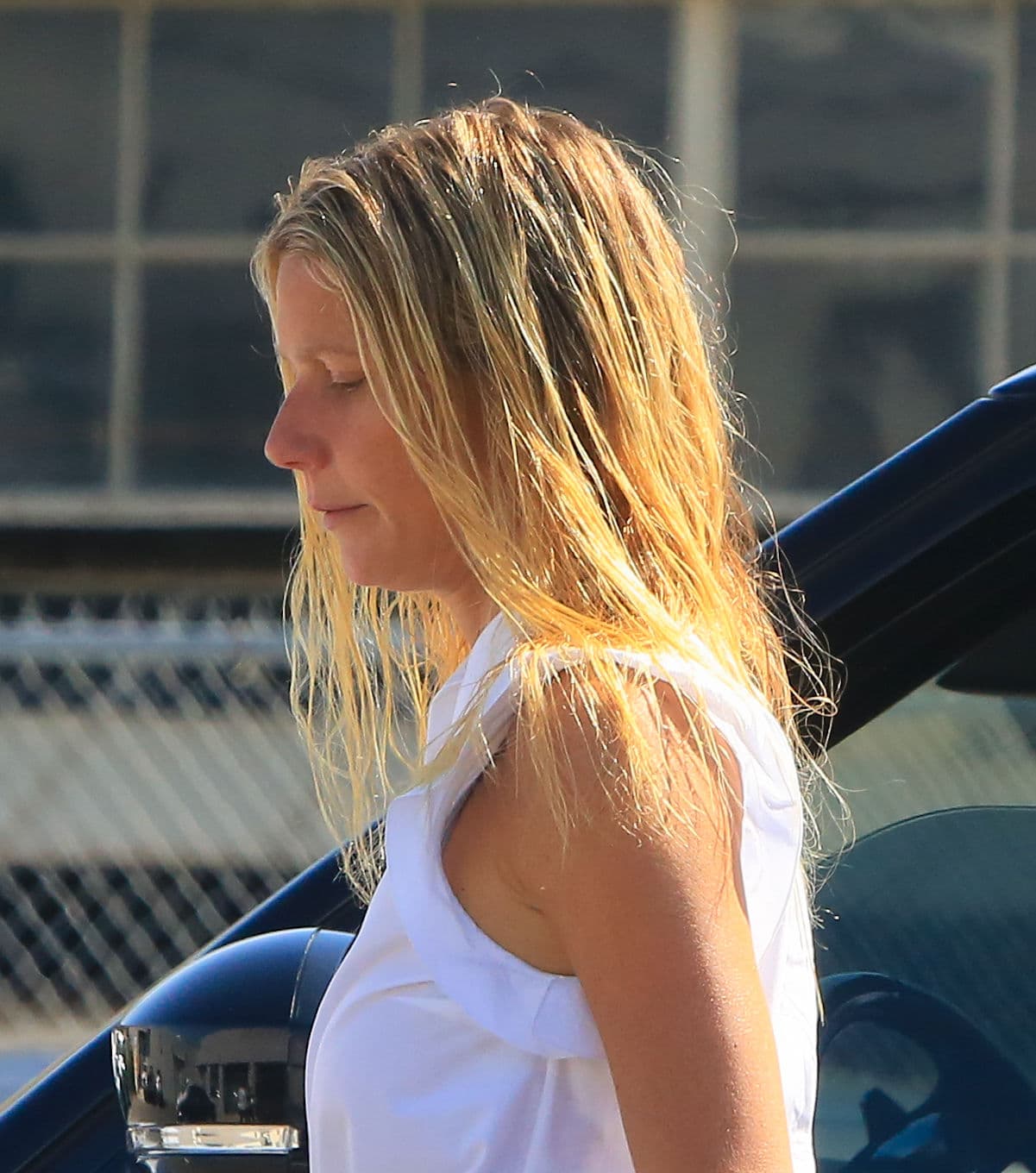 La famosa llegó con la cara lavada y recién bañadita a un día de trabajo en un estudio de cine.