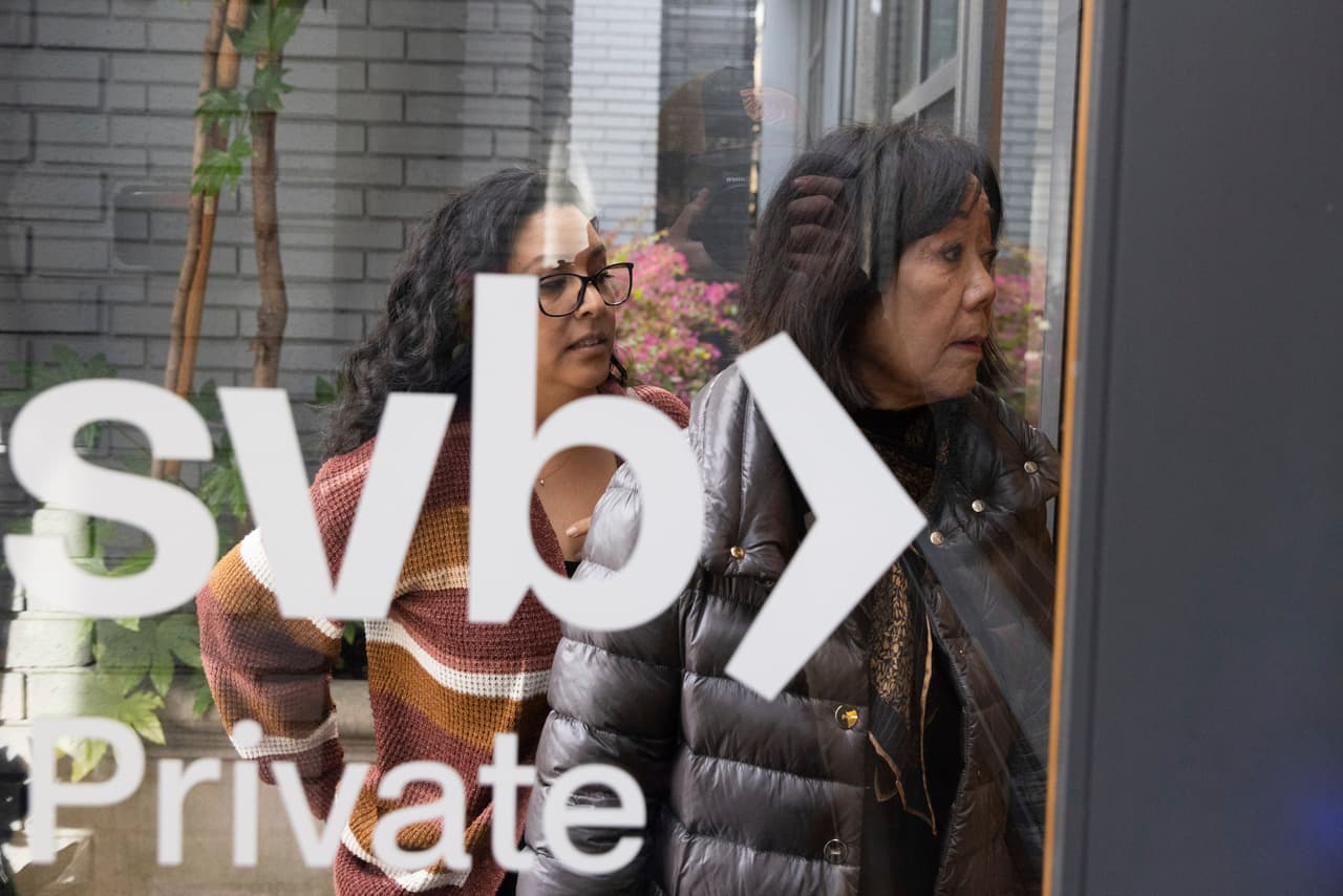 ¿Están seguros mis ahorros? Claves para entender lo que pasa con bancos regionales en California