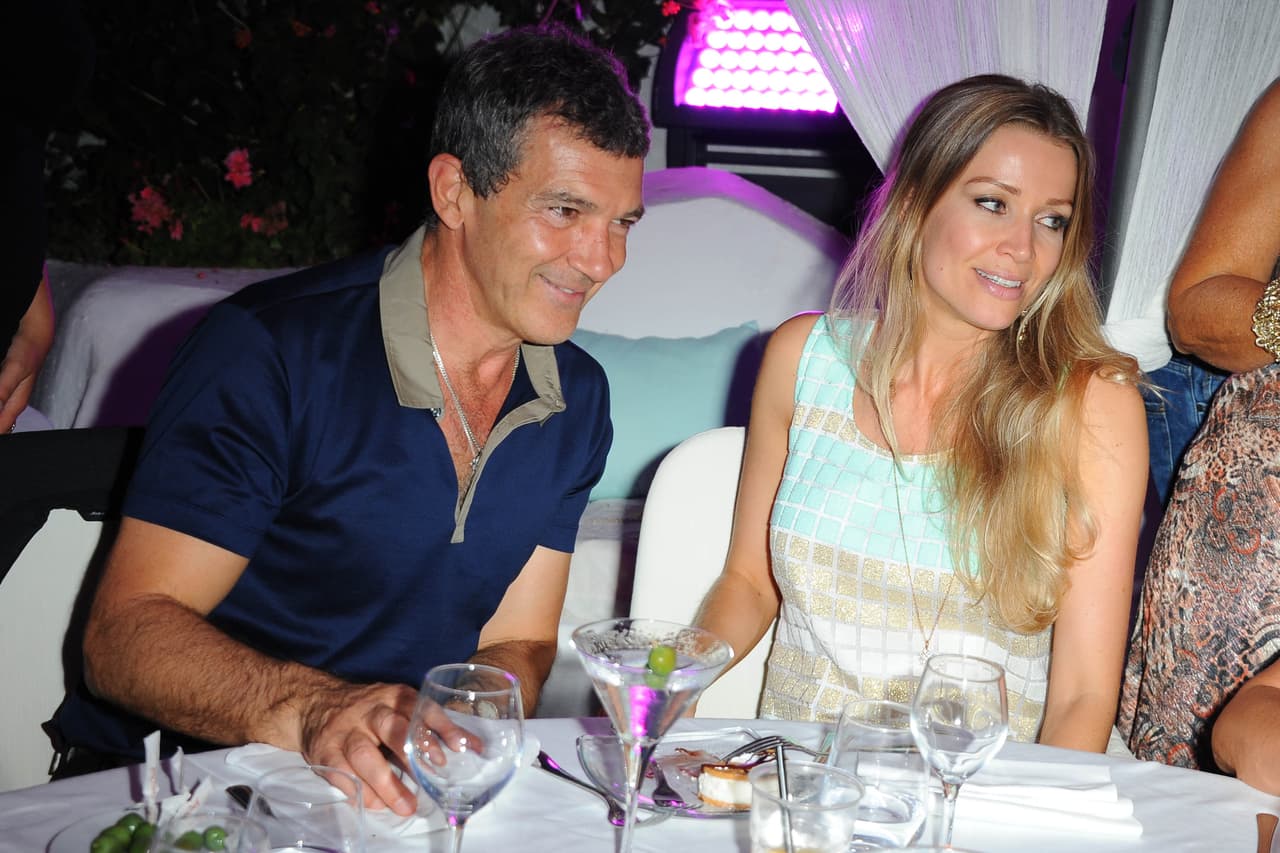 Antonio Banderas y Nicole Kimpel se vieron de lo más acaramelados.