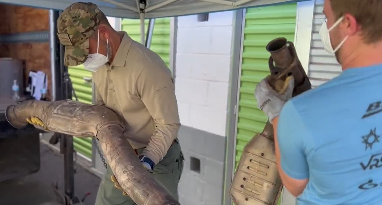 Operativo termina en el hallazgo de unos 1,200 convertidores catalíticos usados.