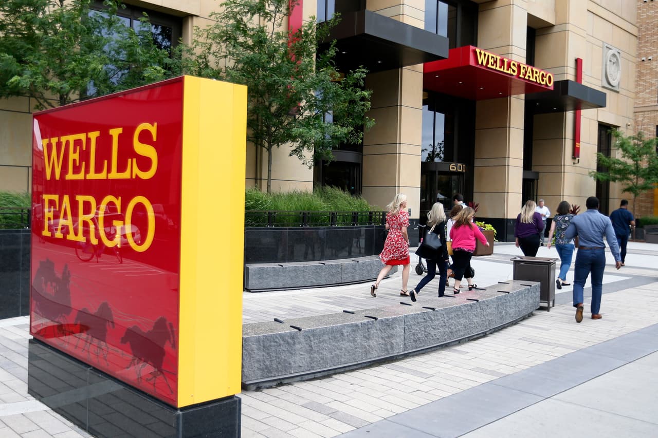 <b>Wells Fargo</b> - Con un valor en bolsa de más casi $147,400 millones, Wells Fargo tiene 238,000 empleados y su sede central en San Francisco.