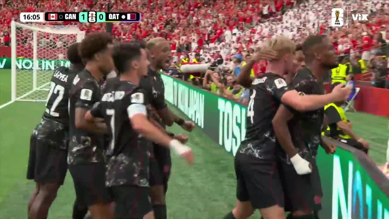 ¡El primero de Canadá! Rechace del arquero que aprovecha Cyle Larin