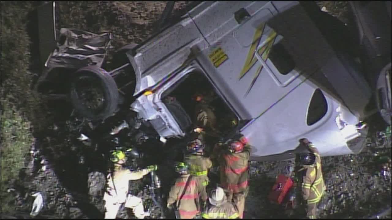  La autopista Turnpike colapsa por varias horas tras el choque entre varios vehículos